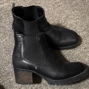 Bull Boxer Black Leather Ankle Boots
No tears